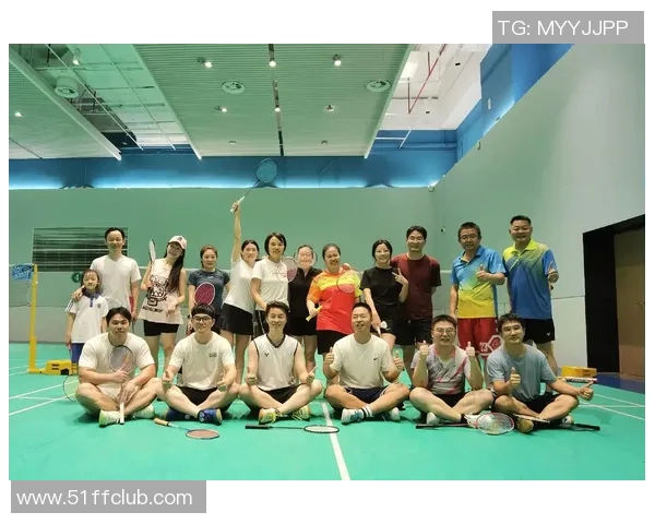 北京羽毛球队杯赛精彩点评团队协作展现无遗的默契与实力